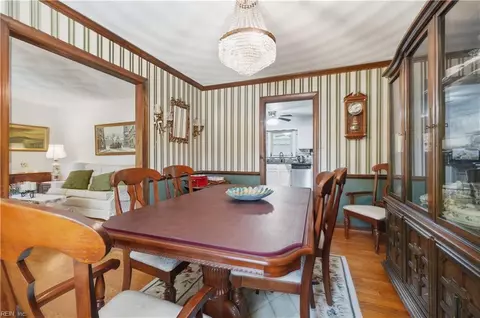 Dining - 305 Plummer Dr, Chesapeake, VA 23323 photo 2 of 5
