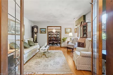 Entry Way - 305 Plummer Dr, Chesapeake, VA 23323 photo 2 of 2