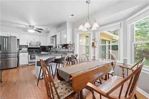 Dining - 305 Plummer Dr, Chesapeake, VA 23323 photo 3 of 5