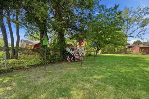 Exterior - 305 Plummer Dr, Chesapeake, VA 23323 photo 10 of 14
