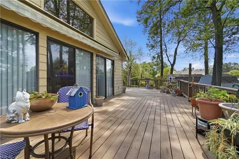 Exterior - 305 Plummer Dr, Chesapeake, VA 23323 photo 7 of 14