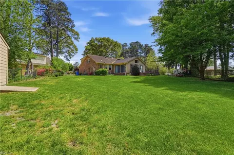Exterior - 305 Plummer Dr, Chesapeake, VA 23323 photo 9 of 14
