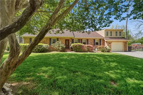 305 Plummer Dr, Chesapeake, VA 23323