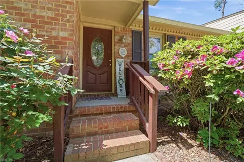 Exterior - 305 Plummer Dr, Chesapeake, VA 23323 photo 5 of 14