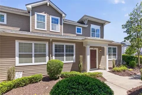 2628 Leytonstone Dr #352, Chesapeake, VA 23321