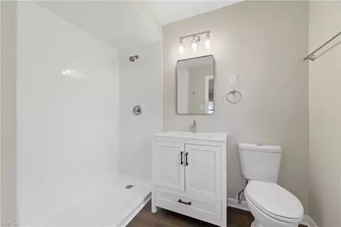 Bath - 1107 Easterly Ave, Hampton, VA 23669 photo 1 of 2