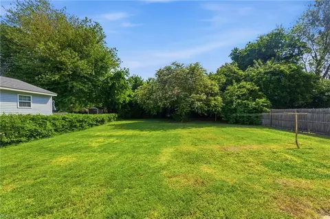 Exterior - 1107 Easterly Ave, Hampton, VA 23669 photo 4 of 6