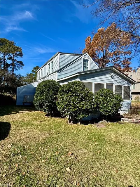 Exterior - 19 Bonita Dr, Hampton, VA 23664 photo 7 of 9