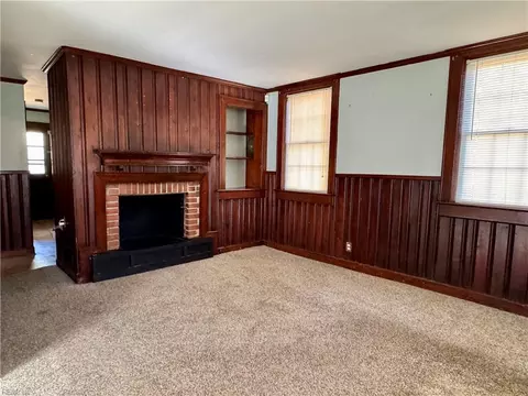 Living - 19 Bonita Dr, Hampton, VA 23664 photo 2 of 2
