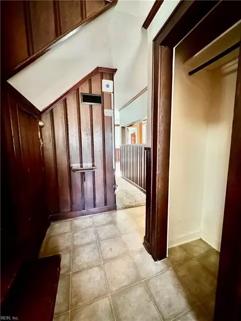 Entry Way - 19 Bonita Dr, Hampton, VA 23664 photo 1 of 3