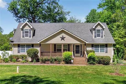 811 Long Point Rd, Hague, VA 22469