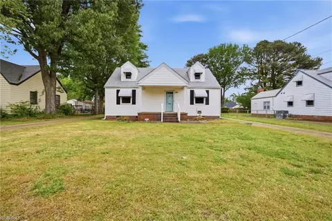 Exterior - 2422 Bruce St, Norfolk, VA 23513 photo 6 of 8