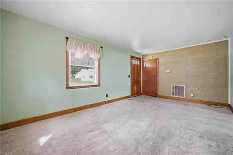 Living - 2422 Bruce St, Norfolk, VA 23513 photo 2 of 4