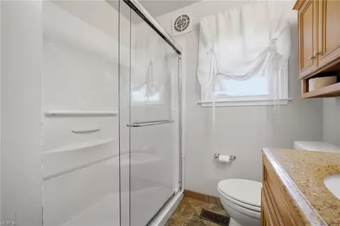 Bath - 2422 Bruce St, Norfolk, VA 23513 photo 3 of 5