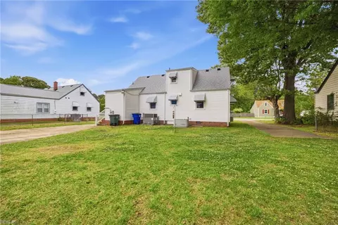 Exterior - 2422 Bruce St, Norfolk, VA 23513 photo 2 of 8