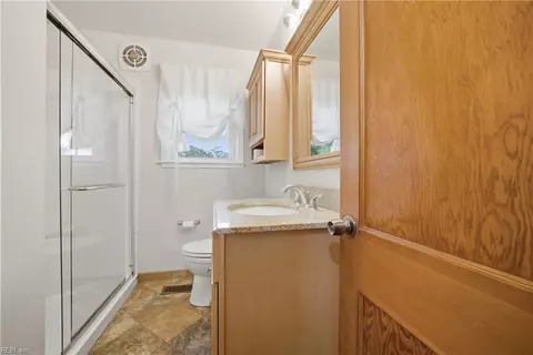 Bath - 2422 Bruce St, Norfolk, VA 23513 photo 2 of 5