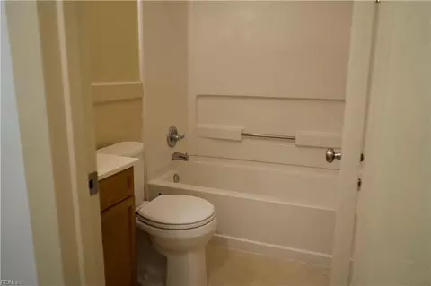 Bath - 726 Hosier Rd, Suffolk, VA 23434 photo 2 of 3