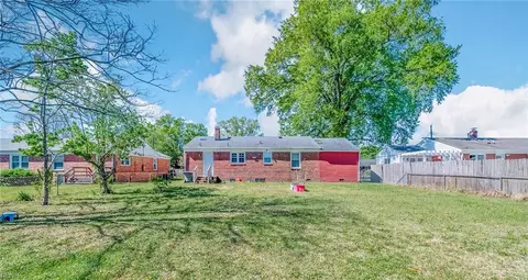 Exterior - 24 Saint Albans Dr, Hampton, VA 23669 photo 2 of 4