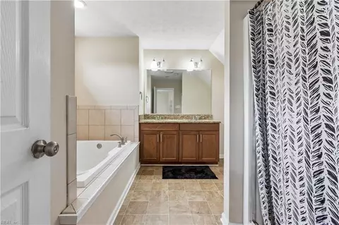 Entry Way - 208 Dooley St, Hampton, VA 23669 photo 6 of 7