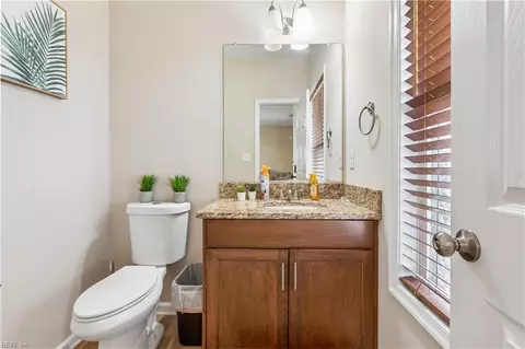 Bath - 208 Dooley St, Hampton, VA 23669 photo 1 of 5