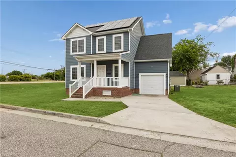 Exterior - 208 Dooley St, Hampton, VA 23669 photo 3 of 3