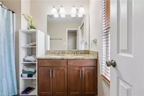 Bath - 208 Dooley St, Hampton, VA 23669 photo 2 of 5