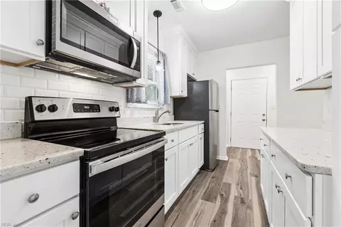 Kitchen - 30 Maplewood St, Hampton, VA 23669 photo 1 of 2