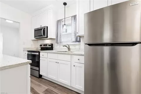 Kitchen - 30 Maplewood St, Hampton, VA 23669 photo 2 of 2