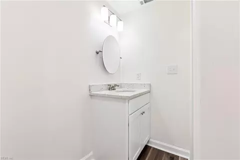 Bath - 30 Maplewood St, Hampton, VA 23669 photo 1 of 2