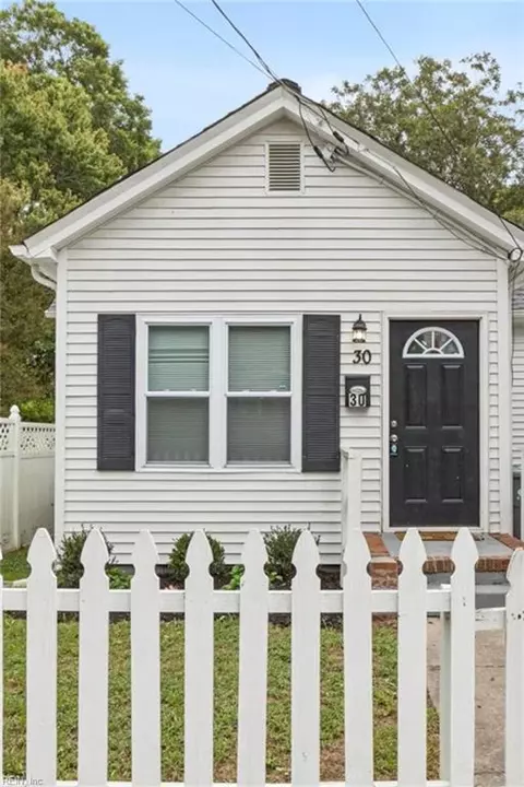 30 Maplewood St, Hampton, VA 23669