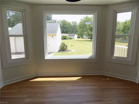 Living - 6 Peterson Ave, Smithfield, VA 23430 photo 1 of 6