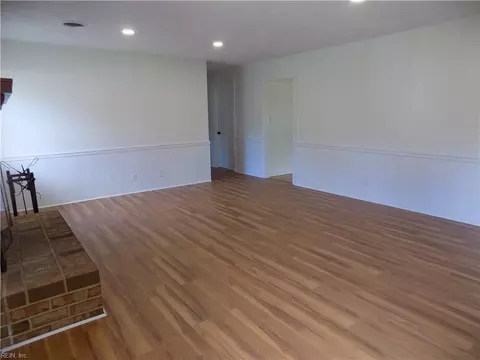 Living - 6 Peterson Ave, Smithfield, VA 23430 photo 6 of 6