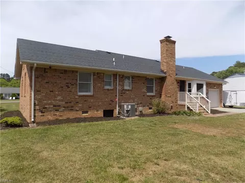 Exterior - 6 Peterson Ave, Smithfield, VA 23430 photo 5 of 8