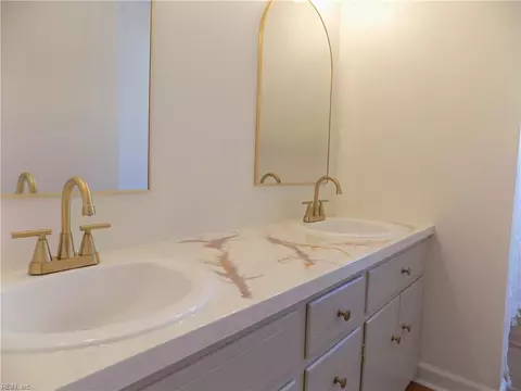 Bath - 6 Peterson Ave, Smithfield, VA 23430 photo 3 of 3