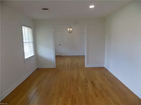 Living - 6 Peterson Ave, Smithfield, VA 23430 photo 3 of 6