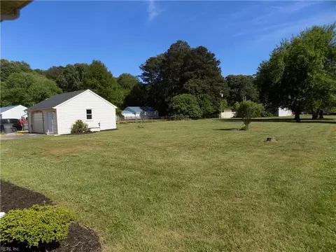 Exterior - 6 Peterson Ave, Smithfield, VA 23430 photo 7 of 8