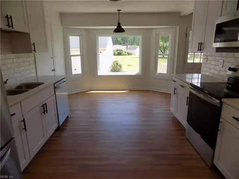 Kitchen - 6 Peterson Ave, Smithfield, VA 23430 photo 4 of 4