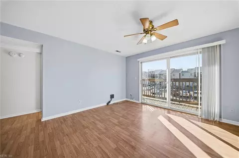 Living - 58 Wells Ct #2, Hampton, VA 23666 photo 3 of 4