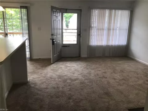 Living - 76 Emeraude Plage Pl #B, Hampton, VA 23666 photo 3 of 3