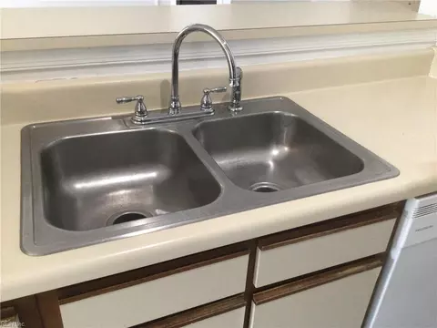 Kitchen - 76 Emeraude Plage Pl #B, Hampton, VA 23666 photo 1 of 2