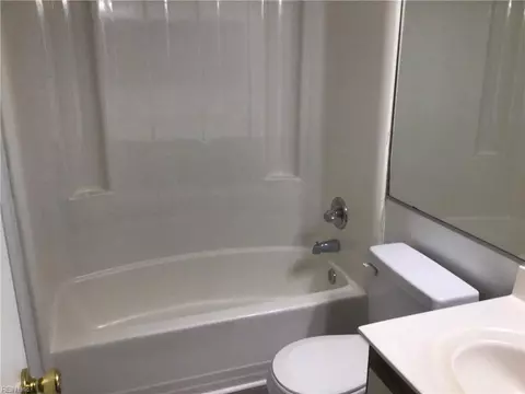Bath - 76 Emeraude Plage Pl #B, Hampton, VA 23666 photo 2 of 2
