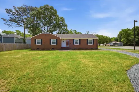 914 Briarfield Rd, Newport News, VA 23605