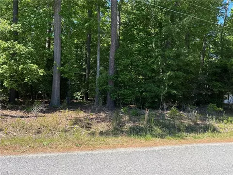 5718 Hillside Dr, Gloucester, VA 23061