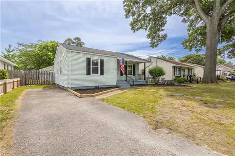 Exterior - 1302 Willow Ave, Chesapeake, VA 23325 photo 4 of 9