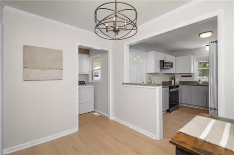 Entry Way - 1302 Willow Ave, Chesapeake, VA 23325 photo 1 of 4