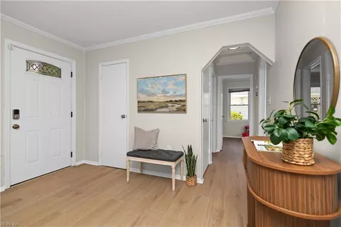 Entry Way - 1302 Willow Ave, Chesapeake, VA 23325 photo 3 of 4