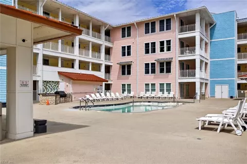 3738 Sandpiper Rd #335B, Virginia Beach, VA 23456