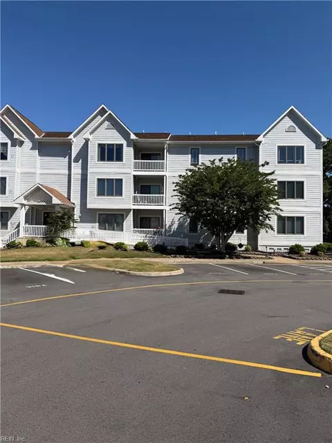 5 Harbor Watch Dr #419, Chesapeake, VA 23320
