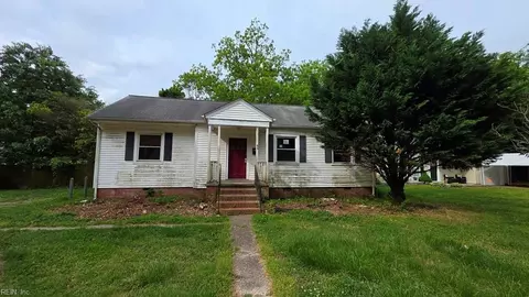 65 Cavalier Rd, Hampton, VA 23669