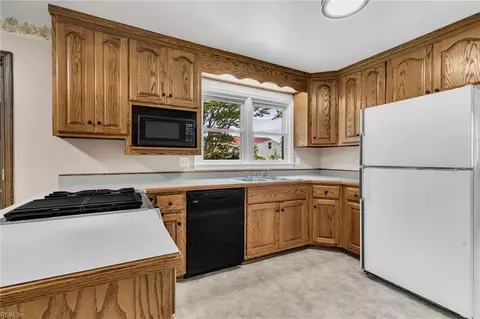 Kitchen - 59 Buffalo Dr, Hampton, VA 23664 photo 2 of 3